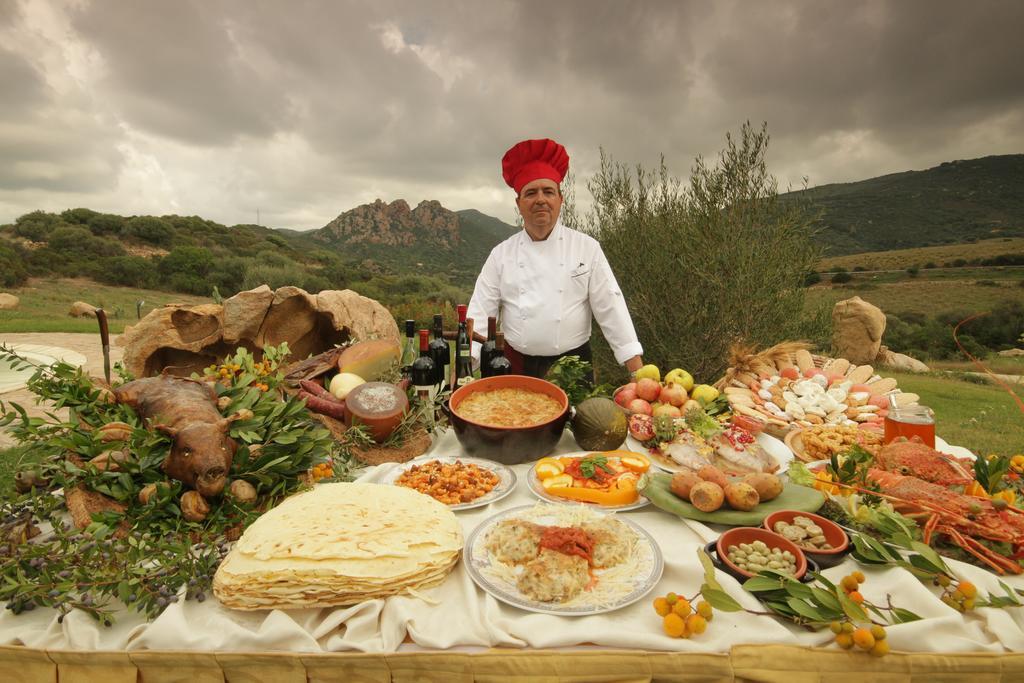 Hotel Ristorante La Tana Di Li Mazzoni Trinita d'Agultu e Vignola ภายนอก รูปภาพ