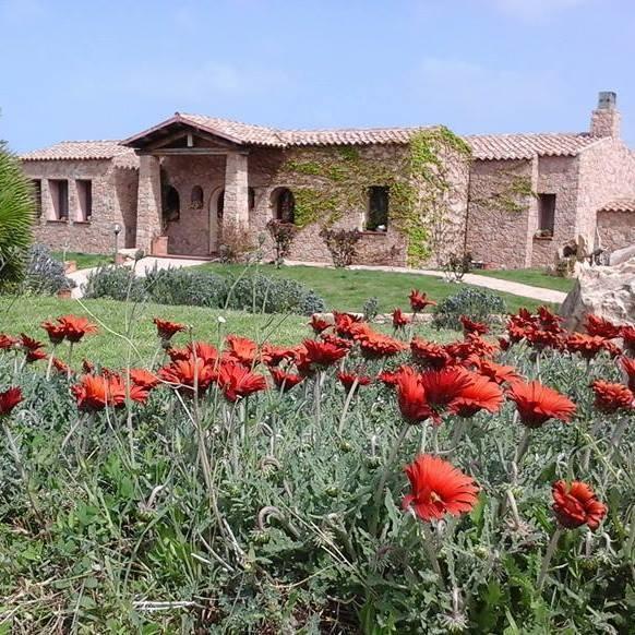 Hotel Ristorante La Tana Di Li Mazzoni Trinita d'Agultu e Vignola ภายนอก รูปภาพ