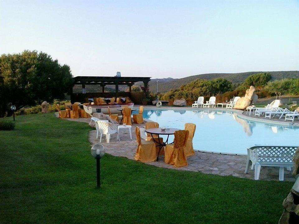 Hotel Ristorante La Tana Di Li Mazzoni Trinita d'Agultu e Vignola ภายนอก รูปภาพ