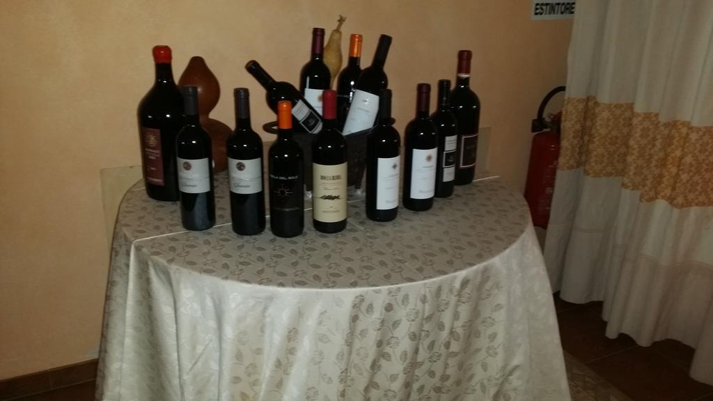 Hotel Ristorante La Tana Di Li Mazzoni Trinita d'Agultu e Vignola ภายนอก รูปภาพ