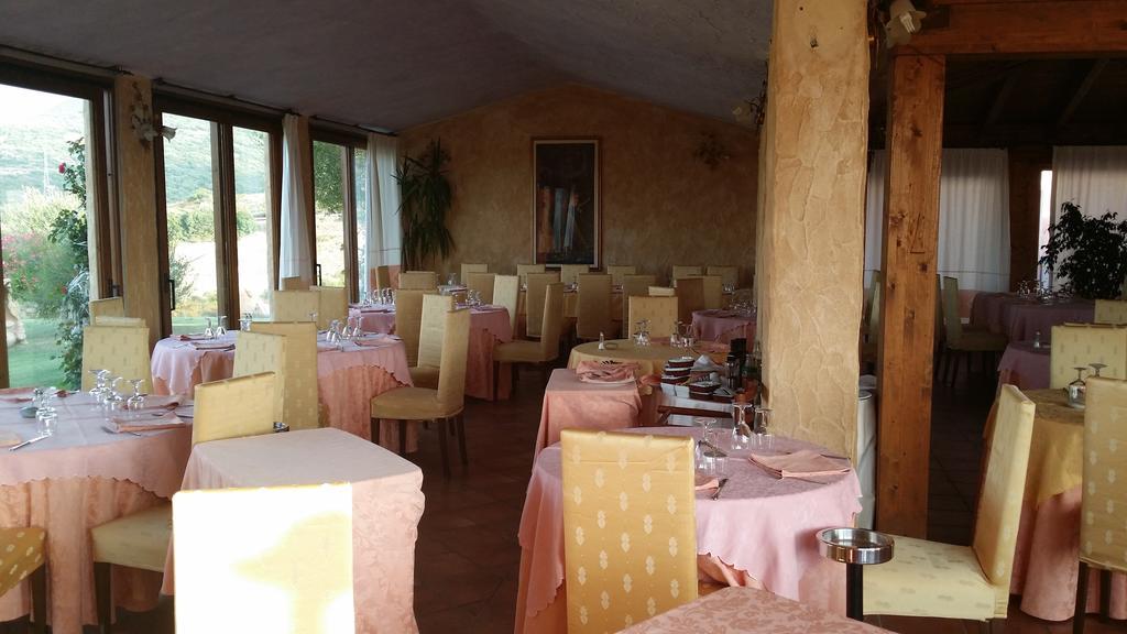 Hotel Ristorante La Tana Di Li Mazzoni Trinita d'Agultu e Vignola ห้อง รูปภาพ