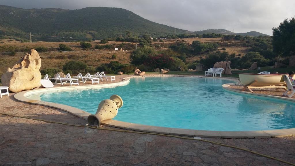 Hotel Ristorante La Tana Di Li Mazzoni Trinita d'Agultu e Vignola ภายนอก รูปภาพ