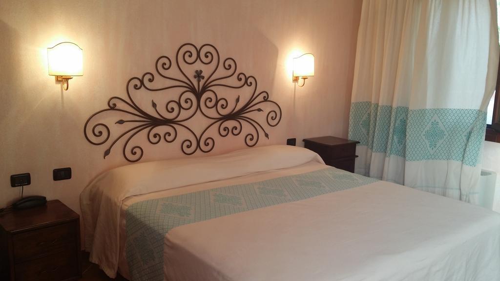 Hotel Ristorante La Tana Di Li Mazzoni Trinita d'Agultu e Vignola ห้อง รูปภาพ