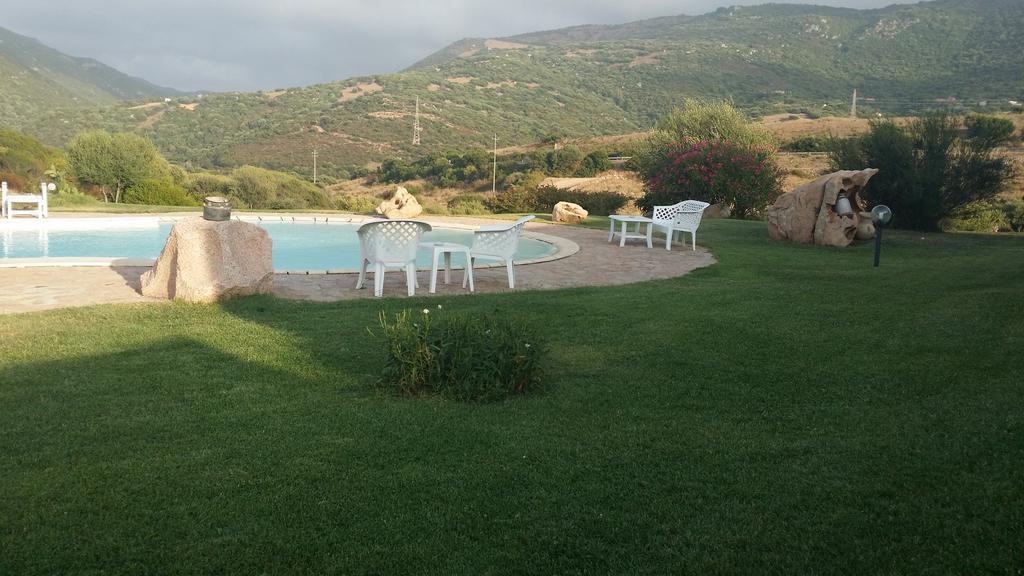 Hotel Ristorante La Tana Di Li Mazzoni Trinita d'Agultu e Vignola ภายนอก รูปภาพ