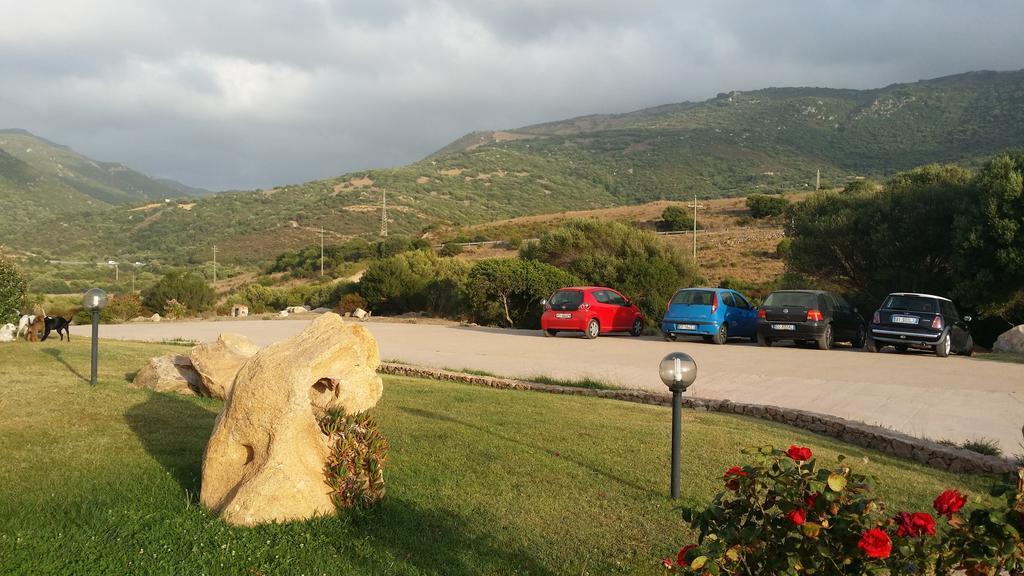 Hotel Ristorante La Tana Di Li Mazzoni Trinita d'Agultu e Vignola ภายนอก รูปภาพ
