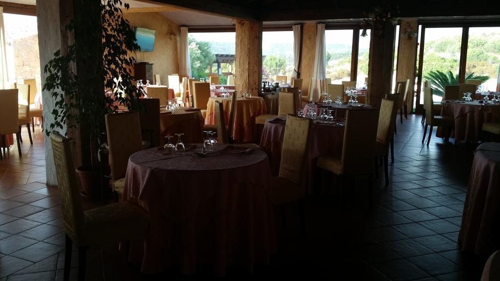 Hotel Ristorante La Tana Di Li Mazzoni Trinita d'Agultu e Vignola ภายนอก รูปภาพ